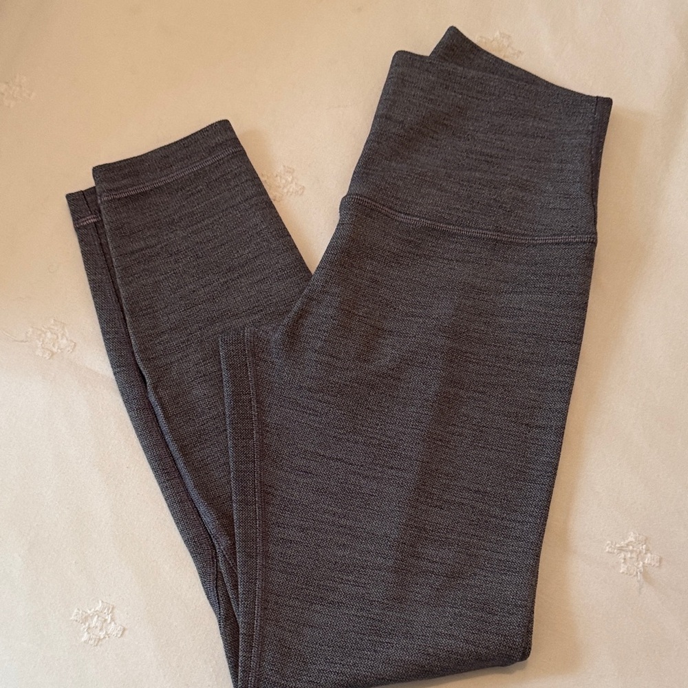 Lululemon Gray Leggings -size 6, No tags like new 7/8